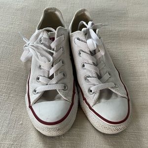 White converse! women size 5